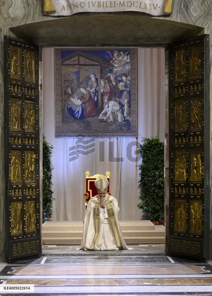 Pope Leo XIV Closes the Holy Door of St Peter s Basilica - Vatican