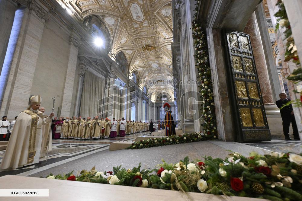 Pope Leo XIV Closes the Holy Door of St Peter s Basilica - Vatican