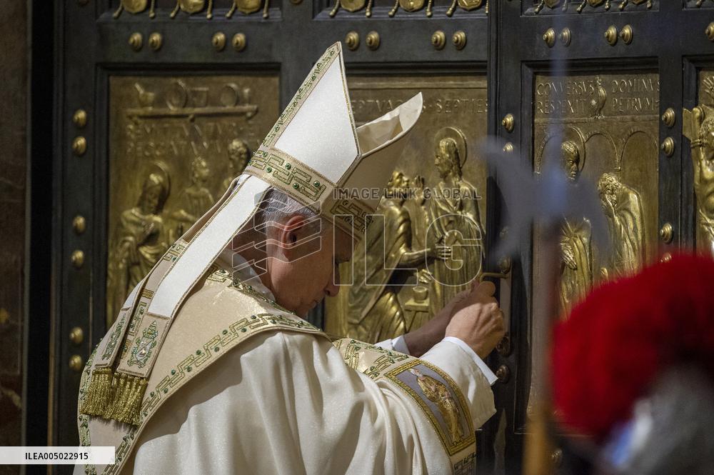 Pope Leo XIV Closes the Holy Door of St. Peter's Basilica - Vatican