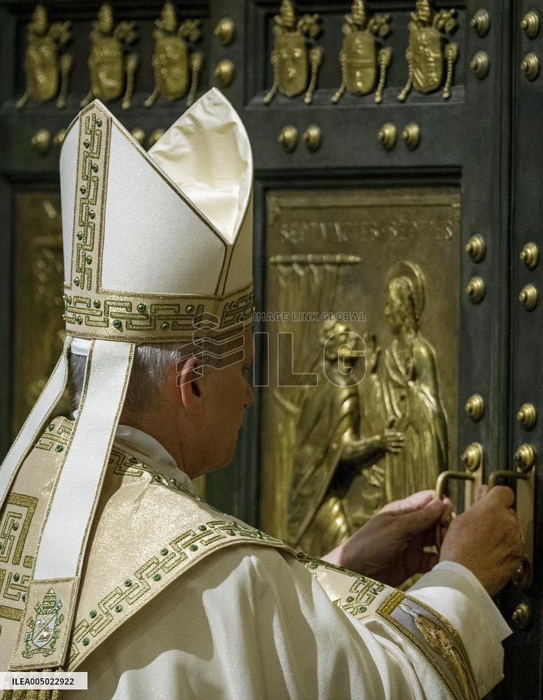 Pope Leo XIV Closes the Holy Door of St. Peter's Basilica - Vatican