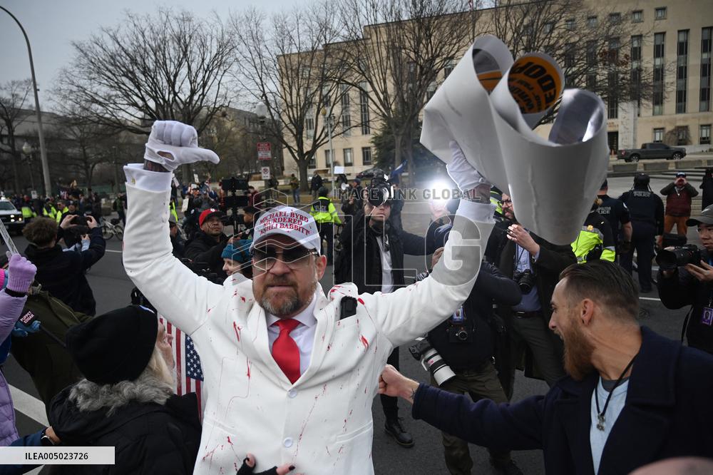 Prominent January 6 defendants march to the US Capitol to mark 5 years since attack