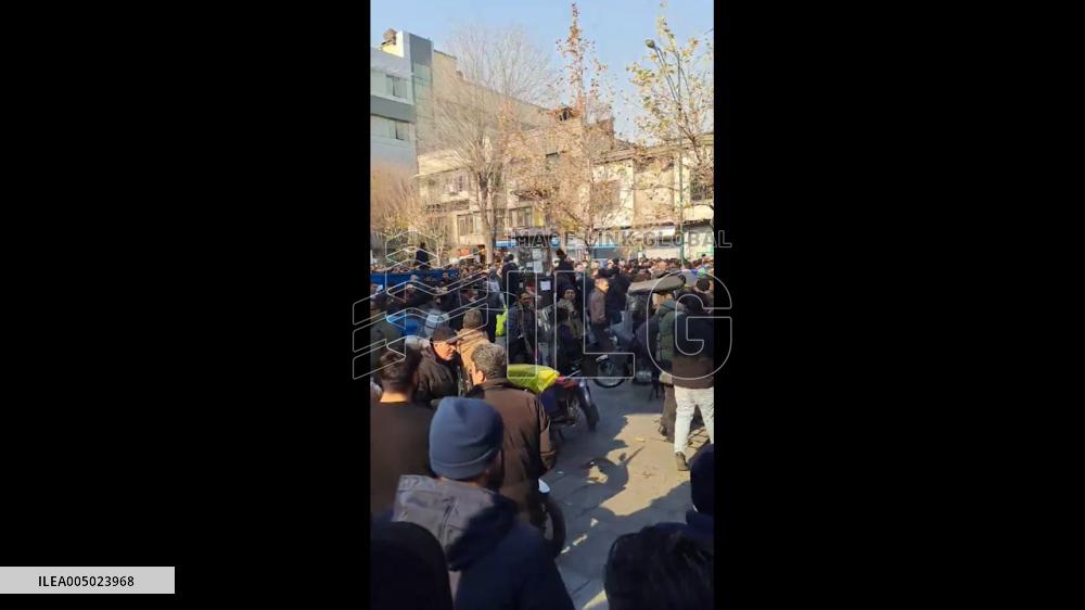 Iran: Protesters Gather at Tehran’s Grand Bazaar Over Failing Economy