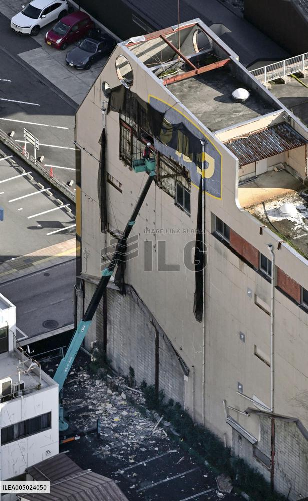 Strong quakes hit western Japan