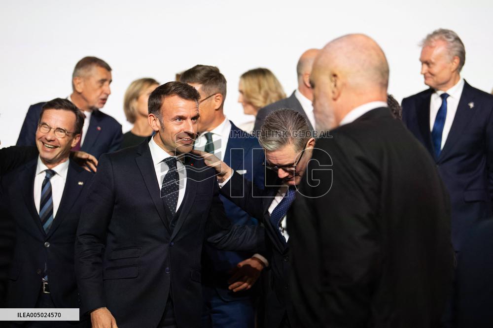 Coalition of the Willing Summit - Family Photo - Paris