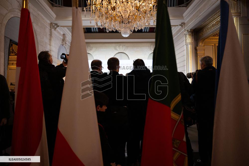 Coalition of the Willing Summit - Family Photo - Paris