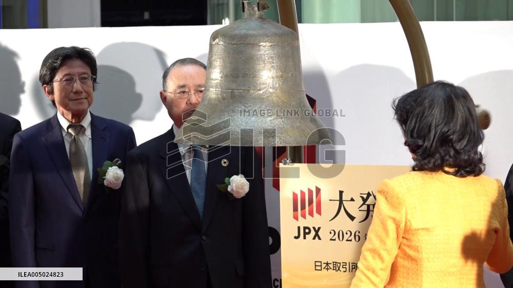 Year's first trading at TSE