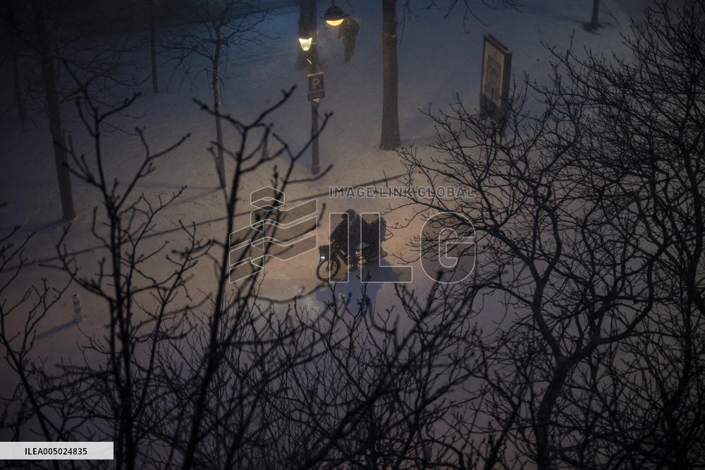 Snowfall Blankets Paris - France