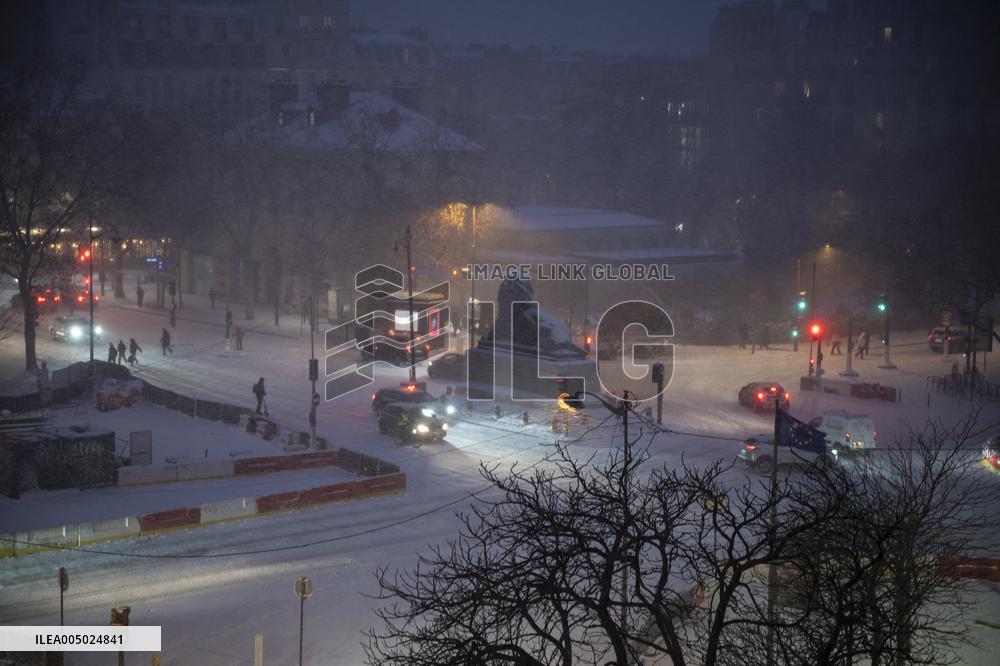 Snowfall Blankets Paris - France