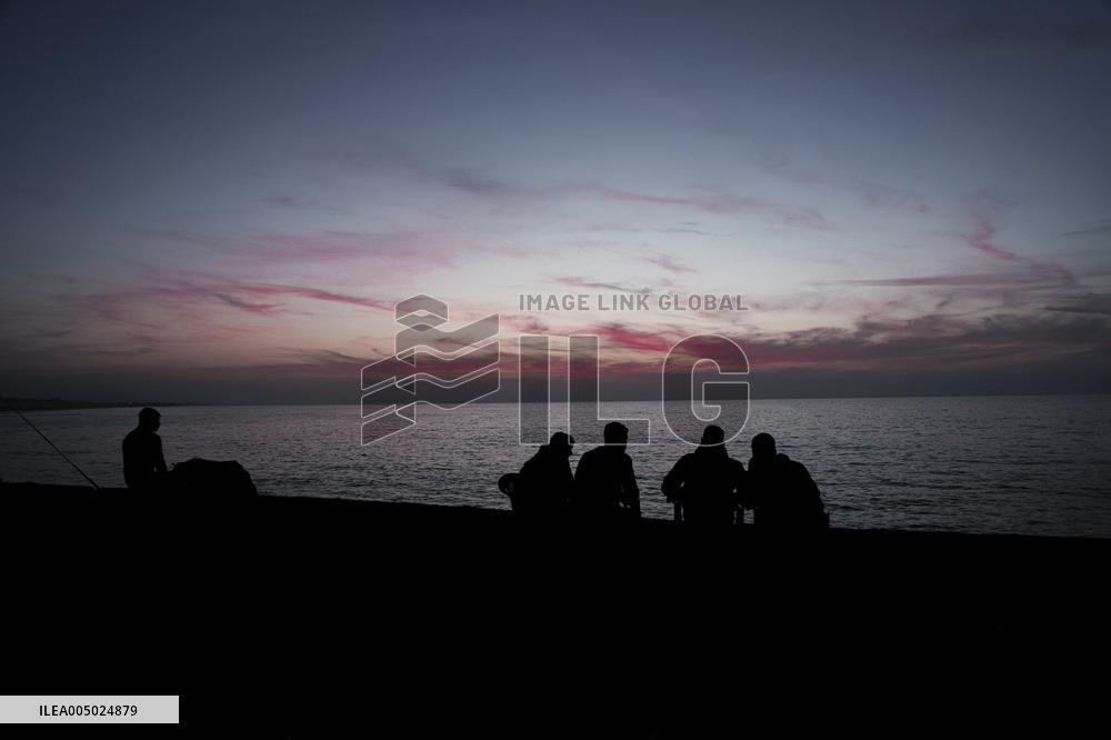 Displaced Palestinians at Gaza Seaport