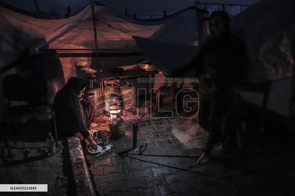Displaced Palestinians at Gaza Seaport