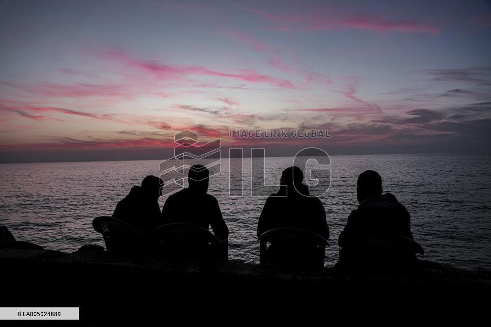 Displaced Palestinians at Gaza Seaport
