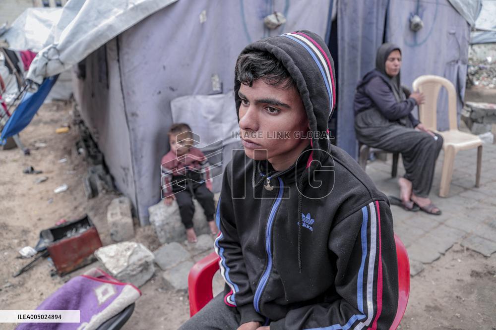 Displaced Palestinians at Gaza Seaport