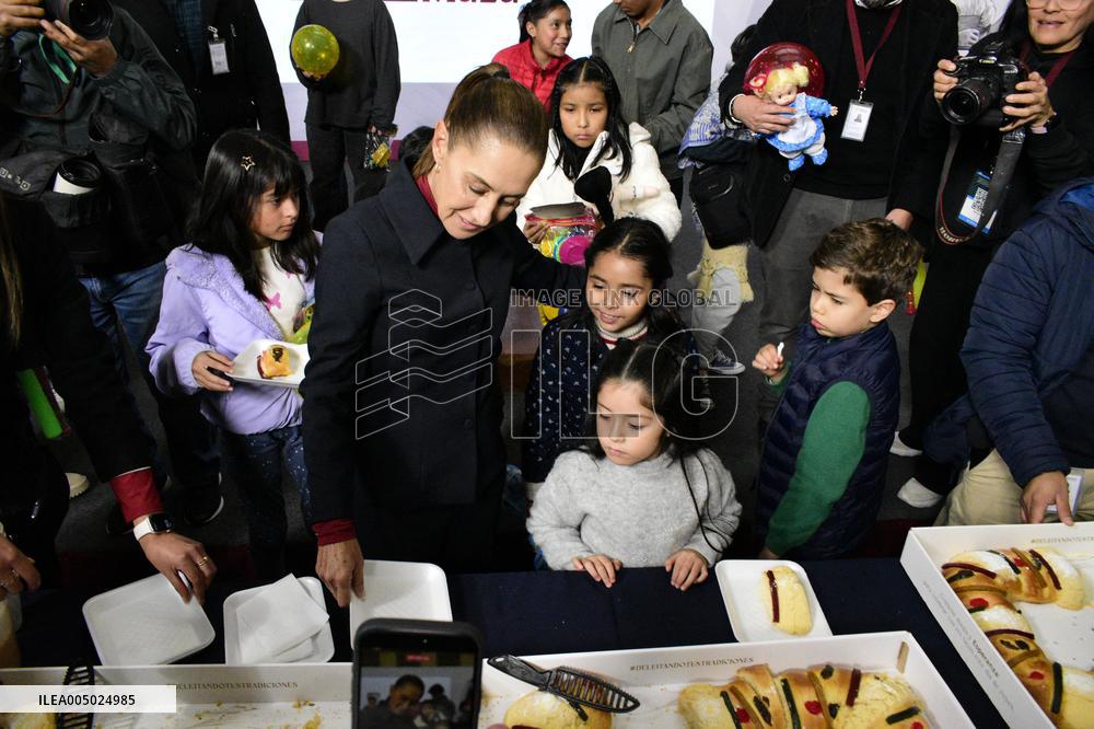 Mexican President Claudia Sheinbaum Holds Briefing Conference - Mexico