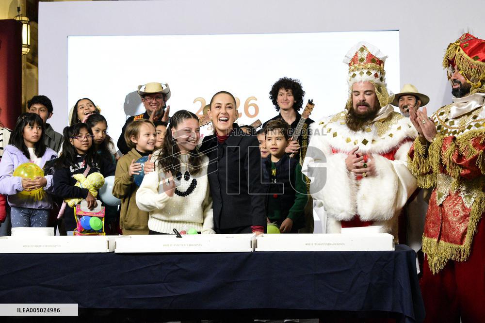 Mexican President Claudia Sheinbaum Holds Briefing Conference - Mexico