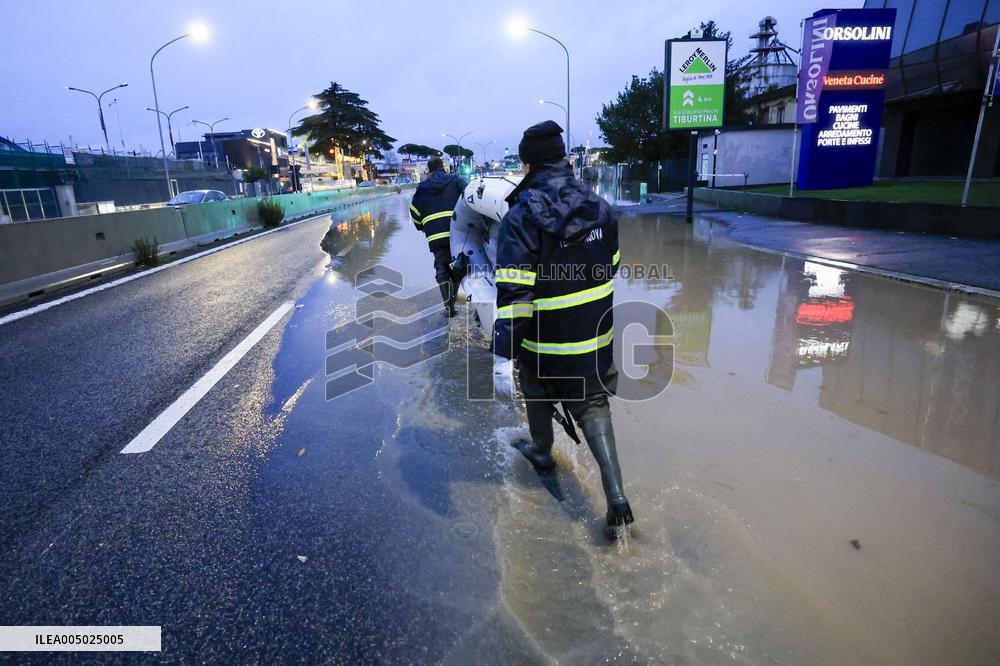 Heavy Rain Causes Red Alert For Aniene River - Rome