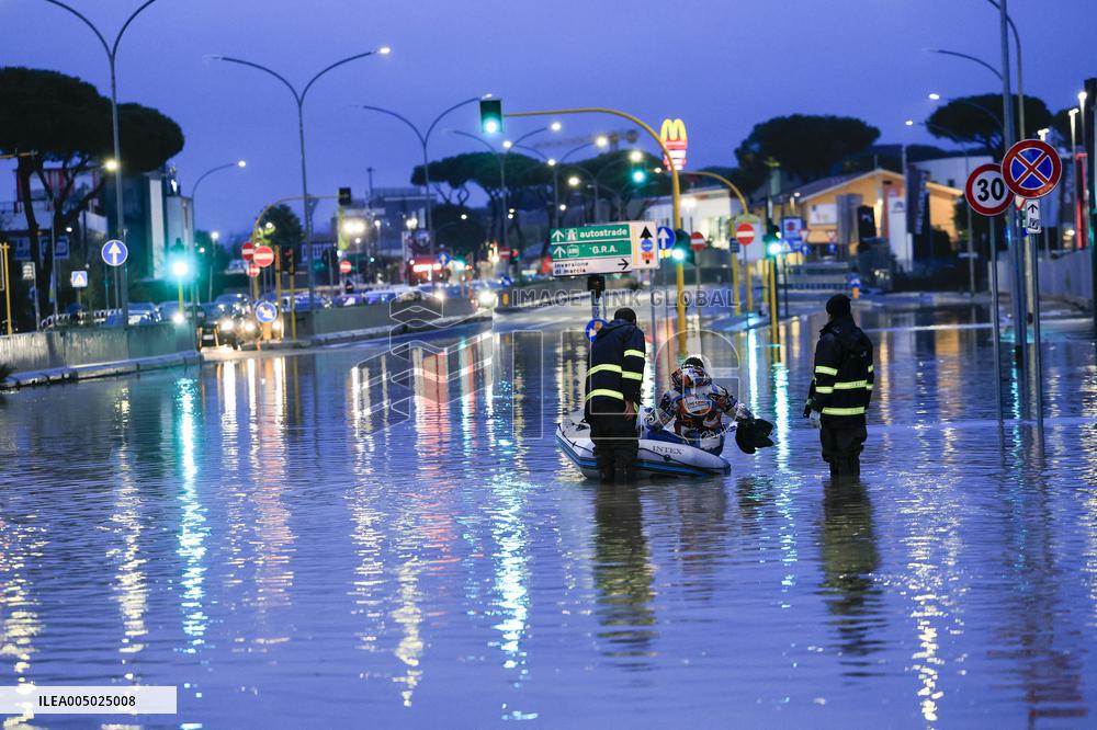Heavy Rain Causes Red Alert For Aniene River - Rome