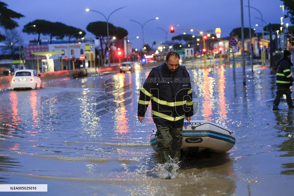 Heavy Rain Causes Red Alert For Aniene River - Rome