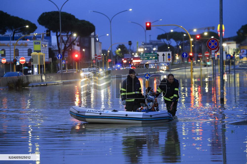 Heavy Rain Causes Red Alert For Aniene River - Rome