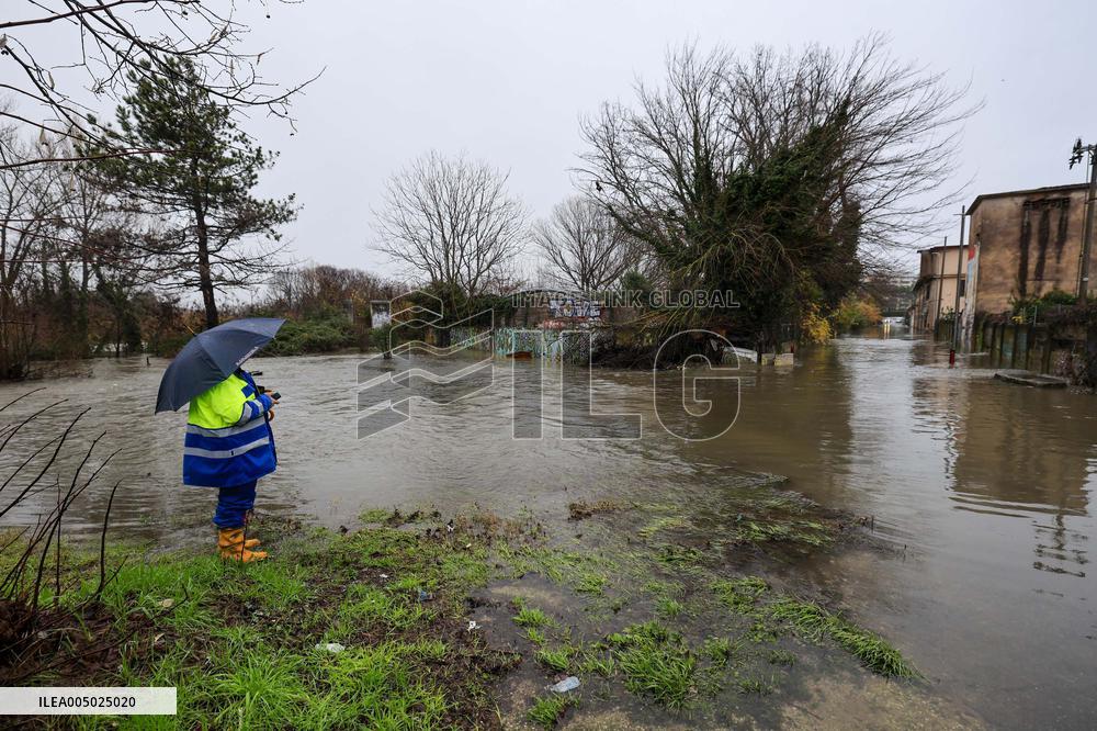 Heavy Rain Causes Red Alert For Aniene River - Rome