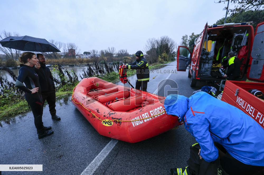 Heavy Rain Causes Red Alert For Aniene River - Rome