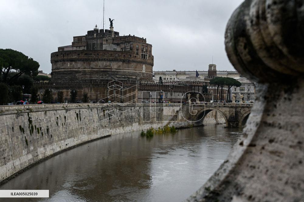 Tiber Banks Closed Due To Flooding - Rome