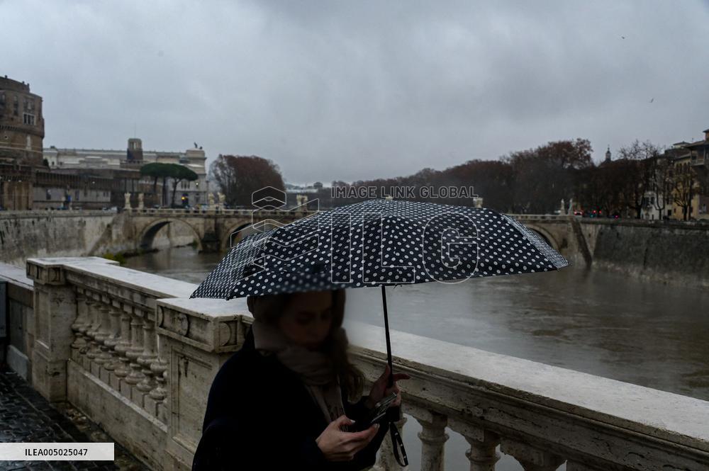 Tiber Banks Closed Due To Flooding - Rome