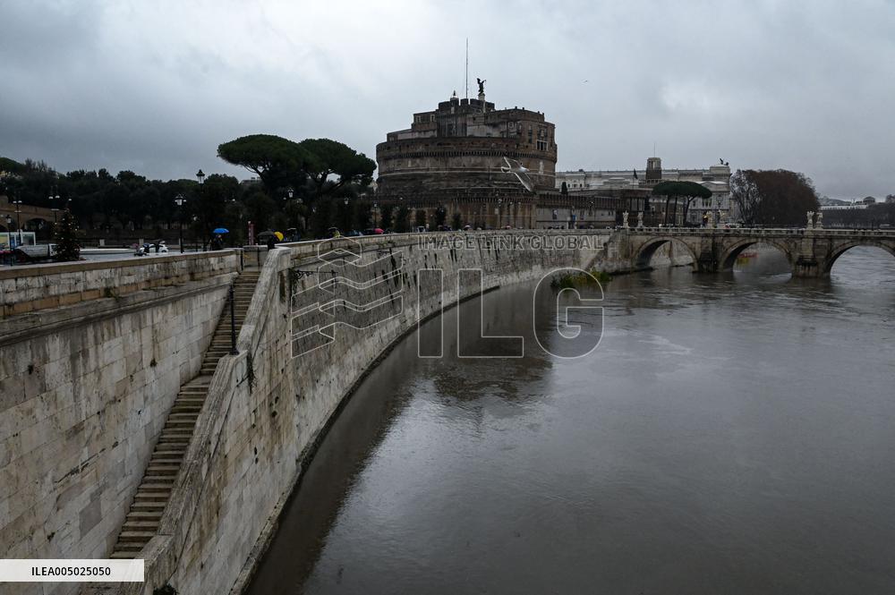 Tiber Banks Closed Due To Flooding - Rome