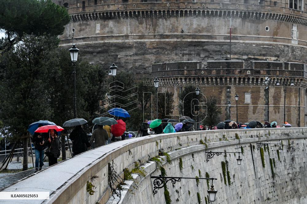 Tiber Banks Closed Due To Flooding - Rome