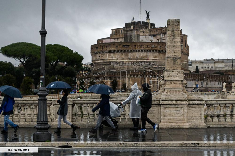 Tiber Banks Closed Due To Flooding - Rome
