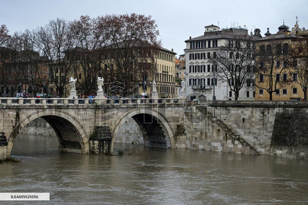 Tiber Banks Closed Due To Flooding - Rome
