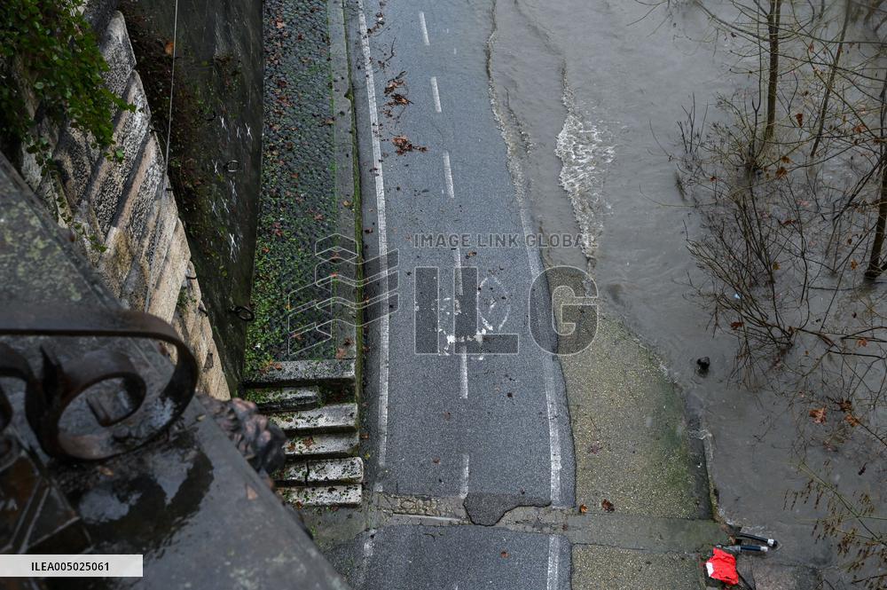 Tiber Banks Closed Due To Flooding - Rome