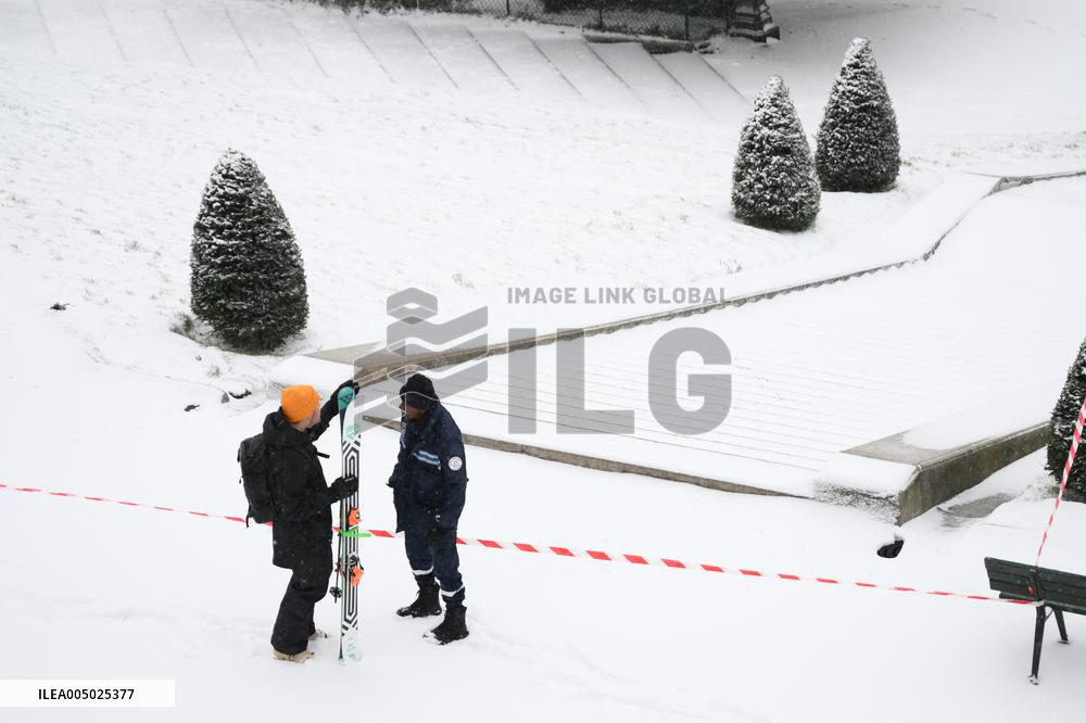 Slip Under Snow in Montmartre - Paris