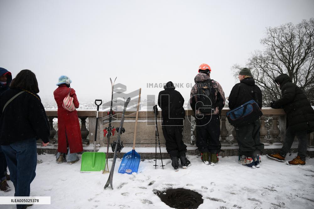 Slip Under Snow in Montmartre - Paris