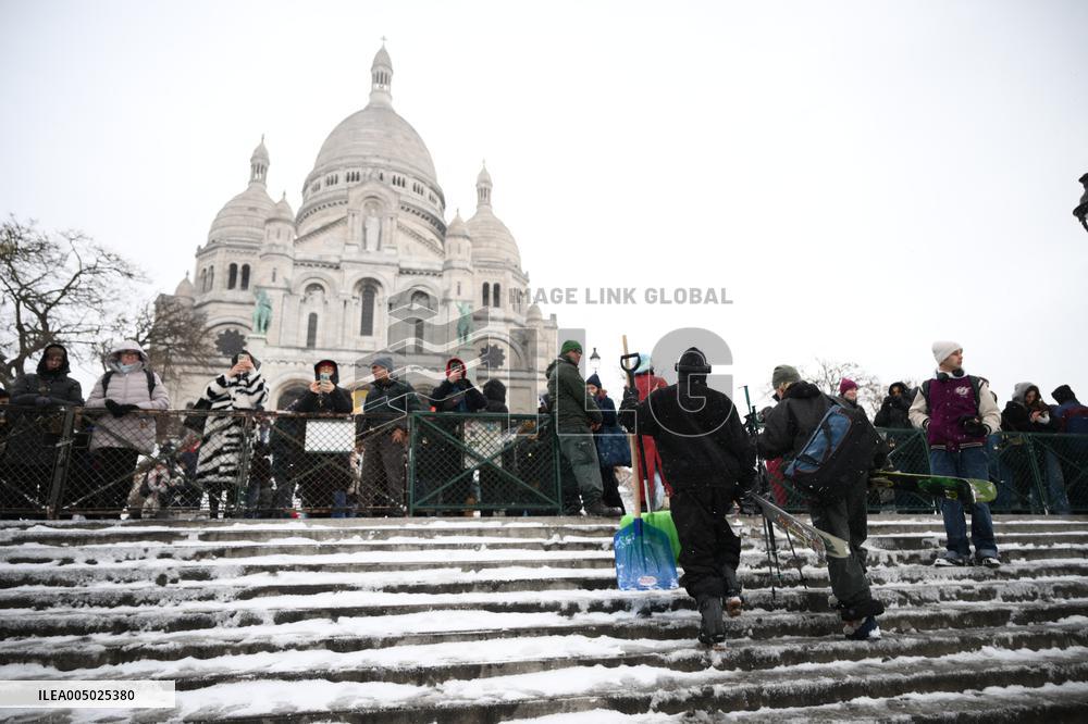 Slip Under Snow in Montmartre - Paris