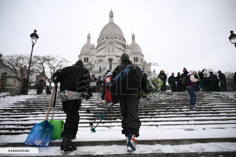 Slip Under Snow in Montmartre - Paris