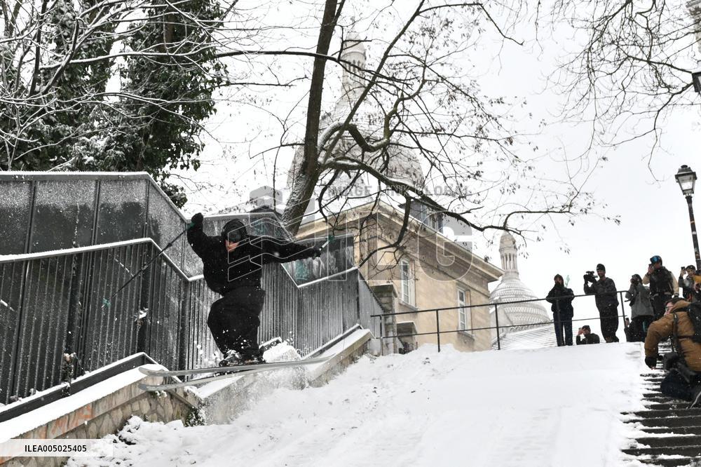 Slip Under Snow in Montmartre - Paris