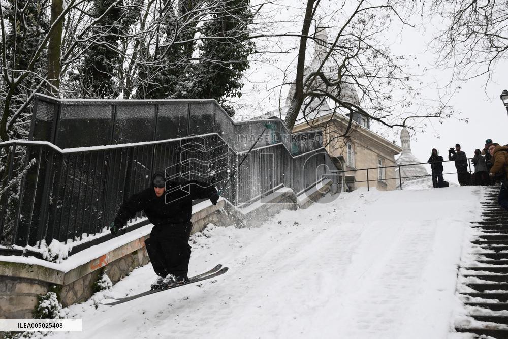 Slip Under Snow in Montmartre - Paris