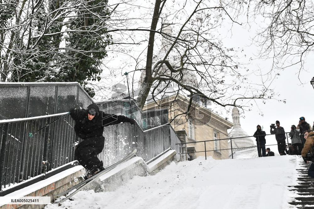 Slip Under Snow in Montmartre - Paris