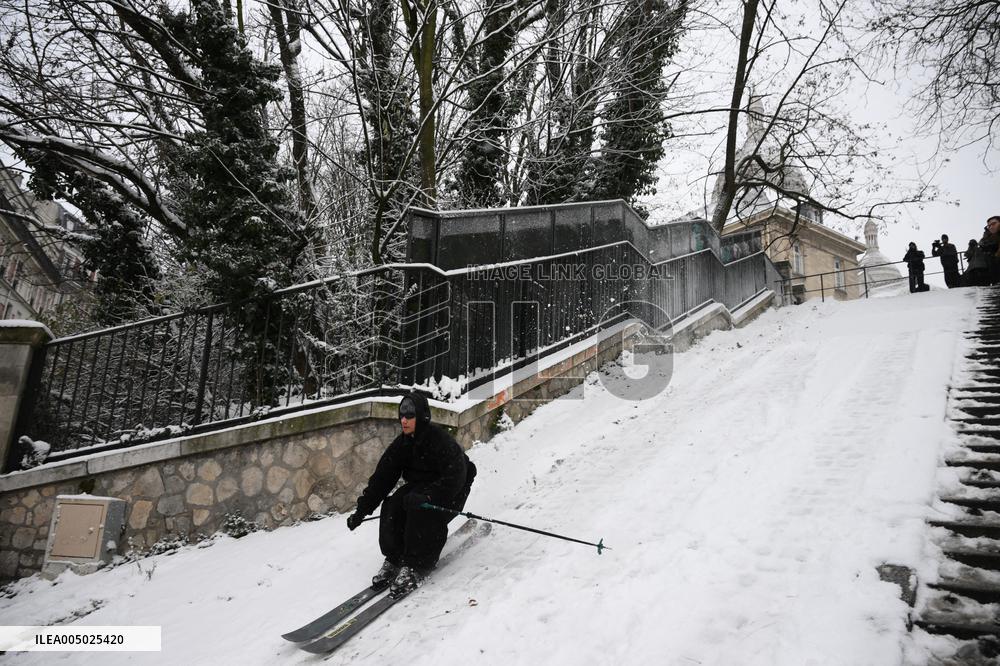 Slip Under Snow in Montmartre - Paris