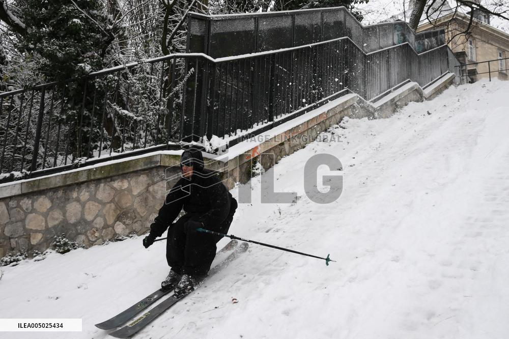 Slip Under Snow in Montmartre - Paris