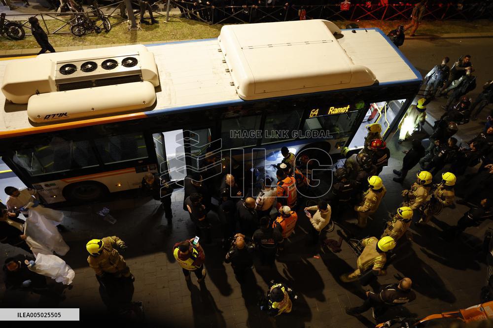 Teen Killed After Bus Hits Ultra-Orthodox Protesters - Jerusalem