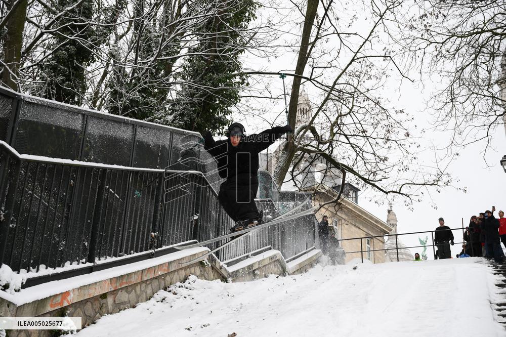 Slip Under Snow in Montmartre - Paris