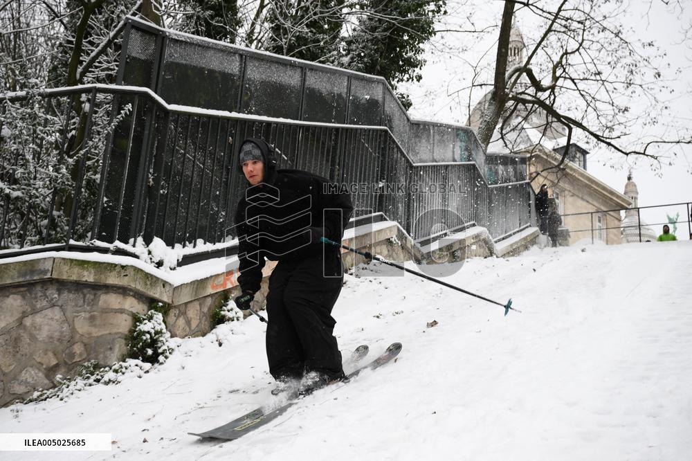 Slip Under Snow in Montmartre - Paris