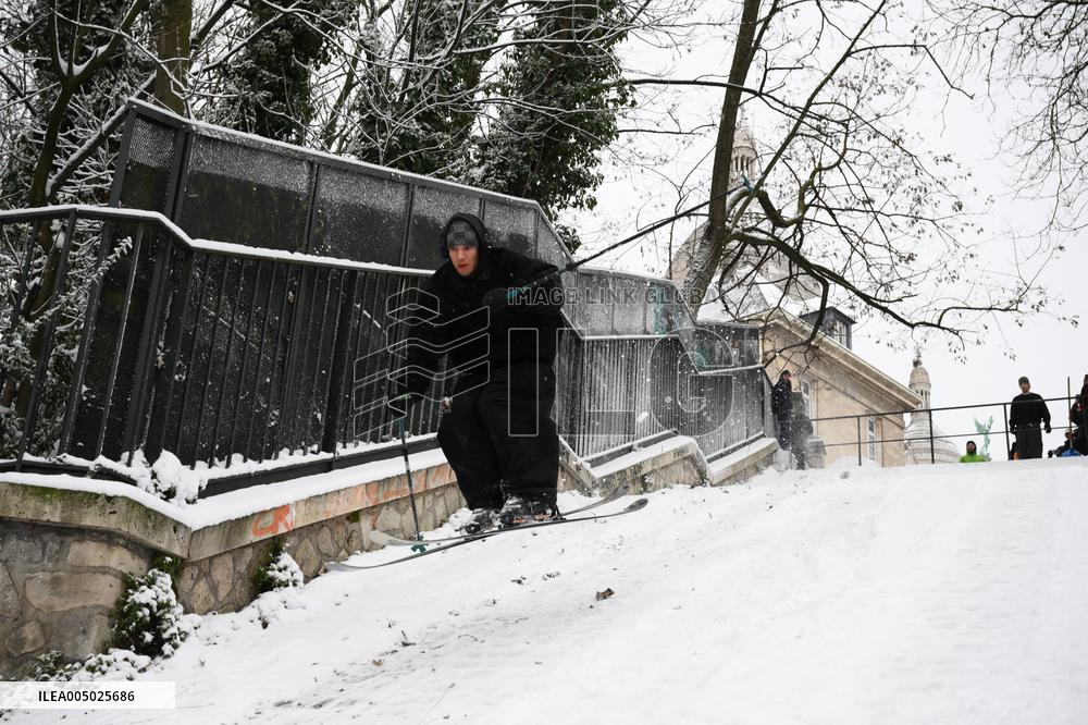 Slip Under Snow in Montmartre - Paris