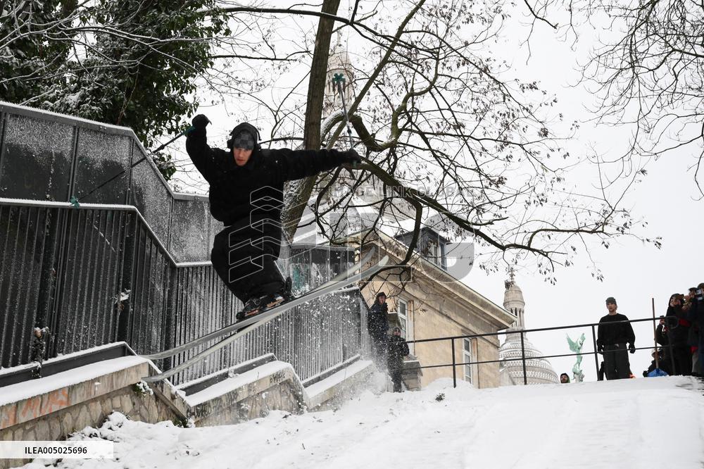 Slip Under Snow in Montmartre - Paris