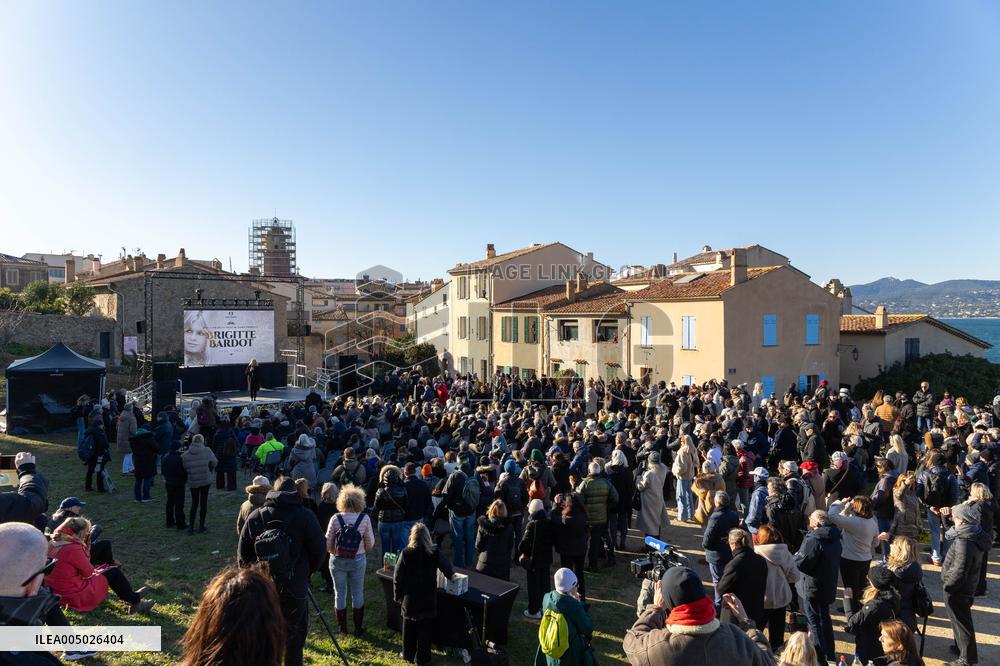 Public Tribute to Brigitte Bardot at The Pre Des Pecheurs - Saint-Tropez