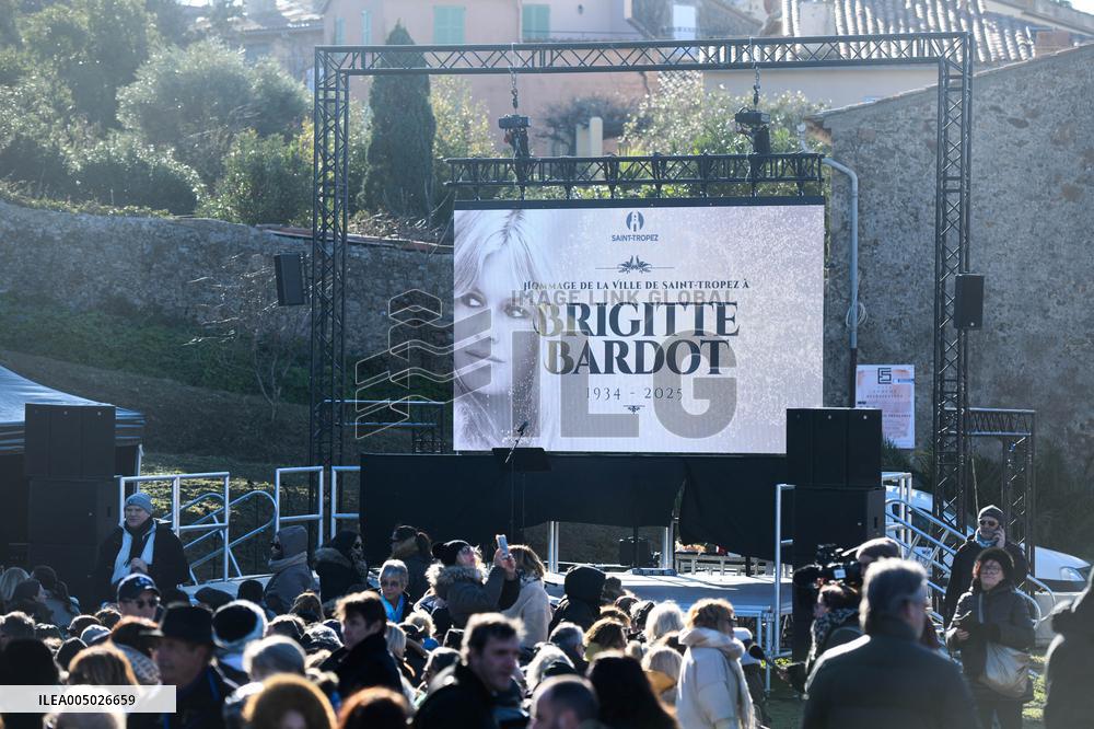 Public Tribute to Brigitte Bardot at The Pre Des Pecheurs - Saint-Tropez