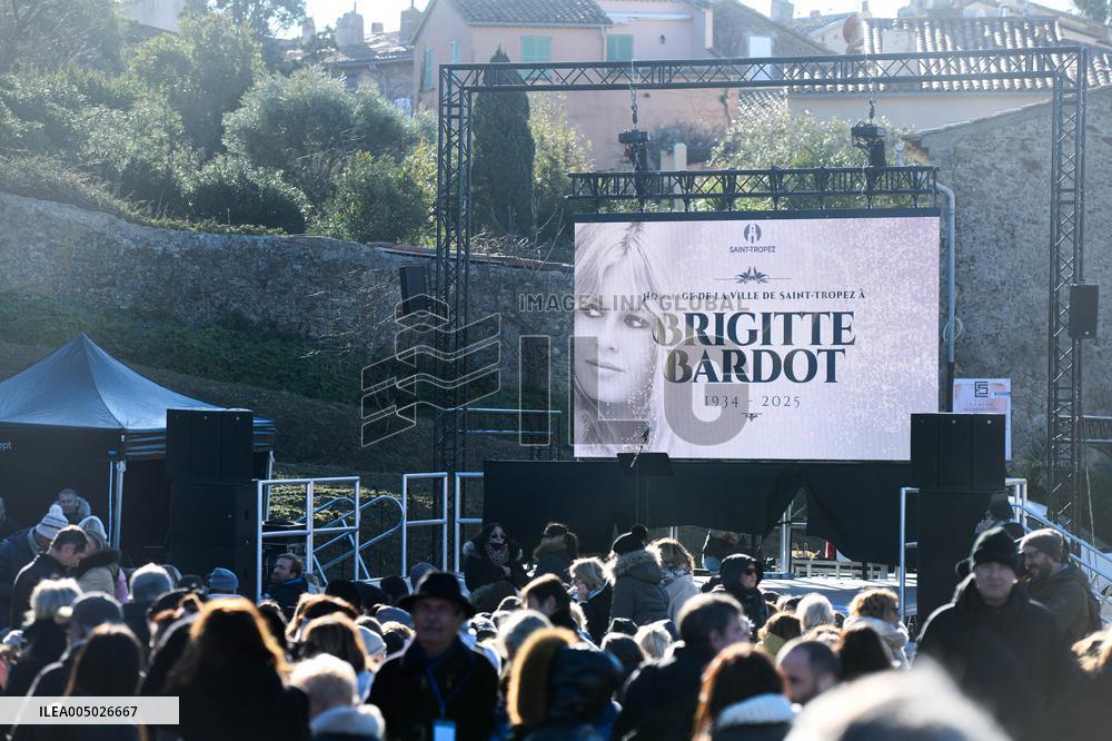 Public Tribute to Brigitte Bardot at The Pre Des Pecheurs - Saint-Tropez