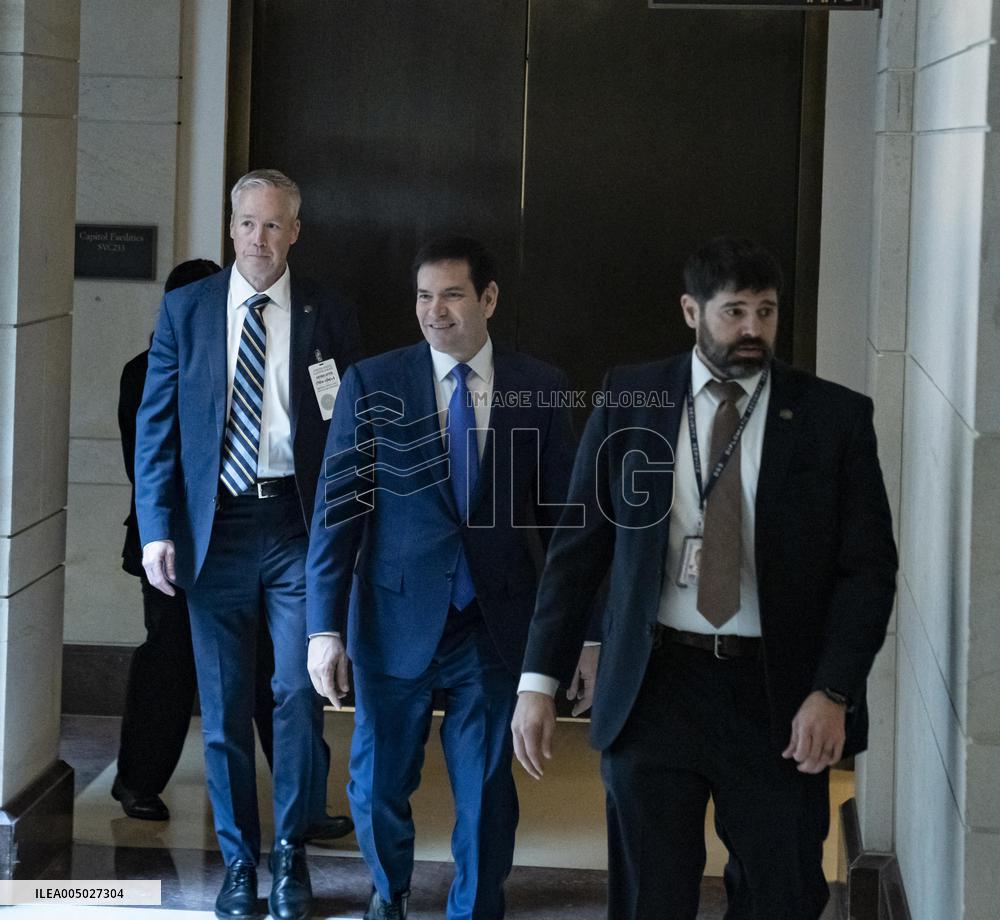 Rubio Arrives on Capitol Hill