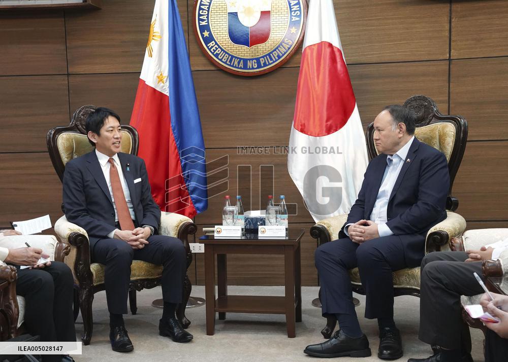 Japan LDP policy chief in Philippines
